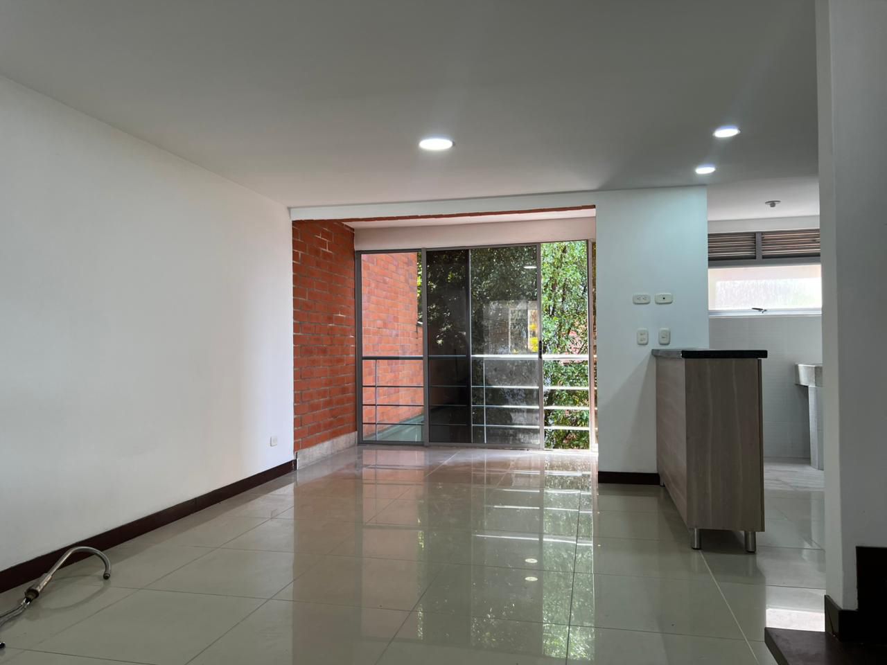 Casa en arriendo Antioquia Envigado El Esmeraldal 180 m2 Habitaciones 3 Baños 3 Garajes 2 Precio $7150000