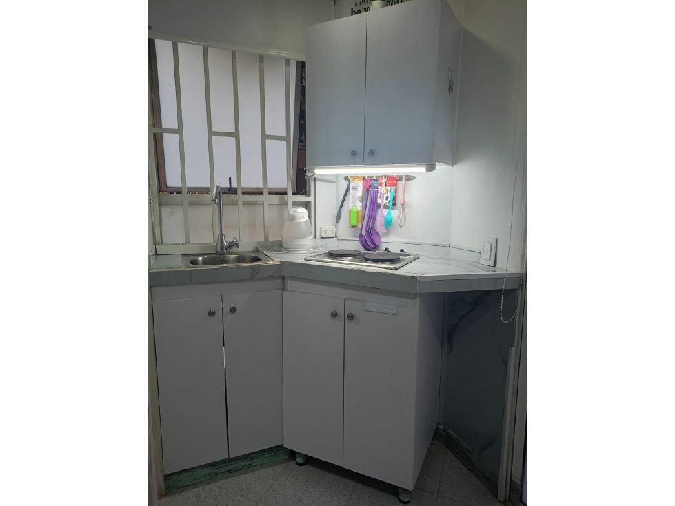 Apartaestudio en arriendo Antioquia Medellín Urbanizacion Los Laureles 15 m2 Habitaciones 1 Baños 1 Garajes 0 Precio $1350000