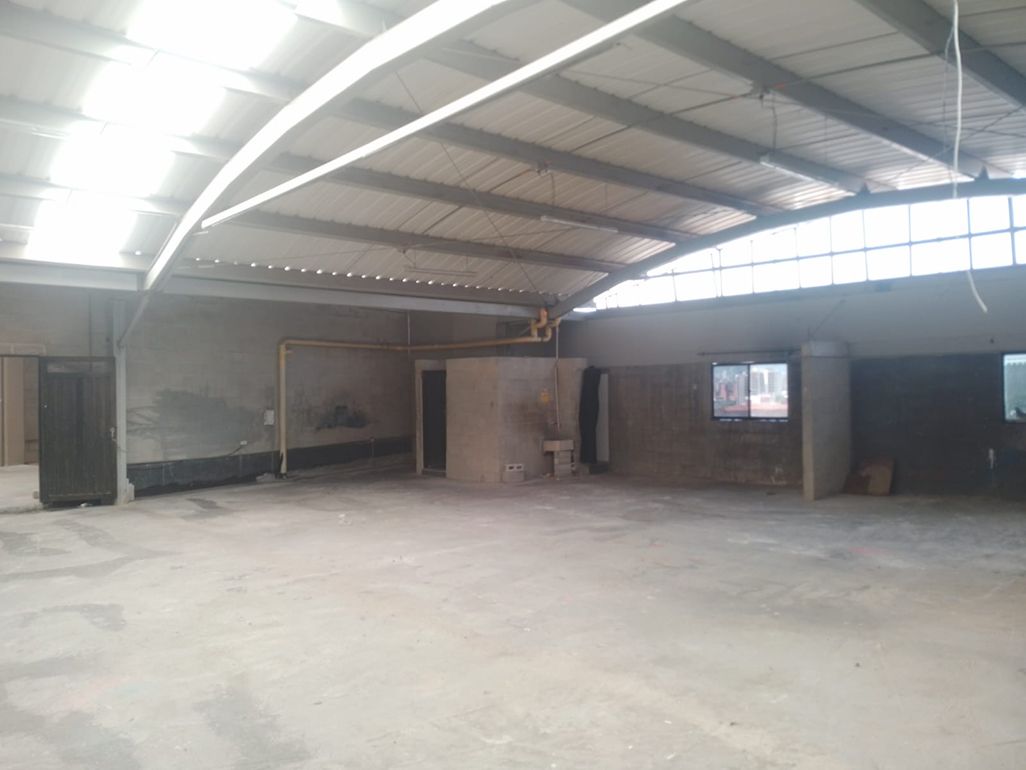 Bodega en arriendo Antioquia Medellín San Diego 400 m2 Habitaciones 0 Baños 2 Garajes 0 Precio $7000000