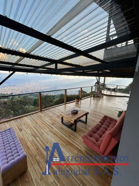 Casa en venta Antioquia Medellín Santa Rosa De Lima 380 m2 Habitaciones 4 Baños 3 Garajes 6 Precio $1000000000