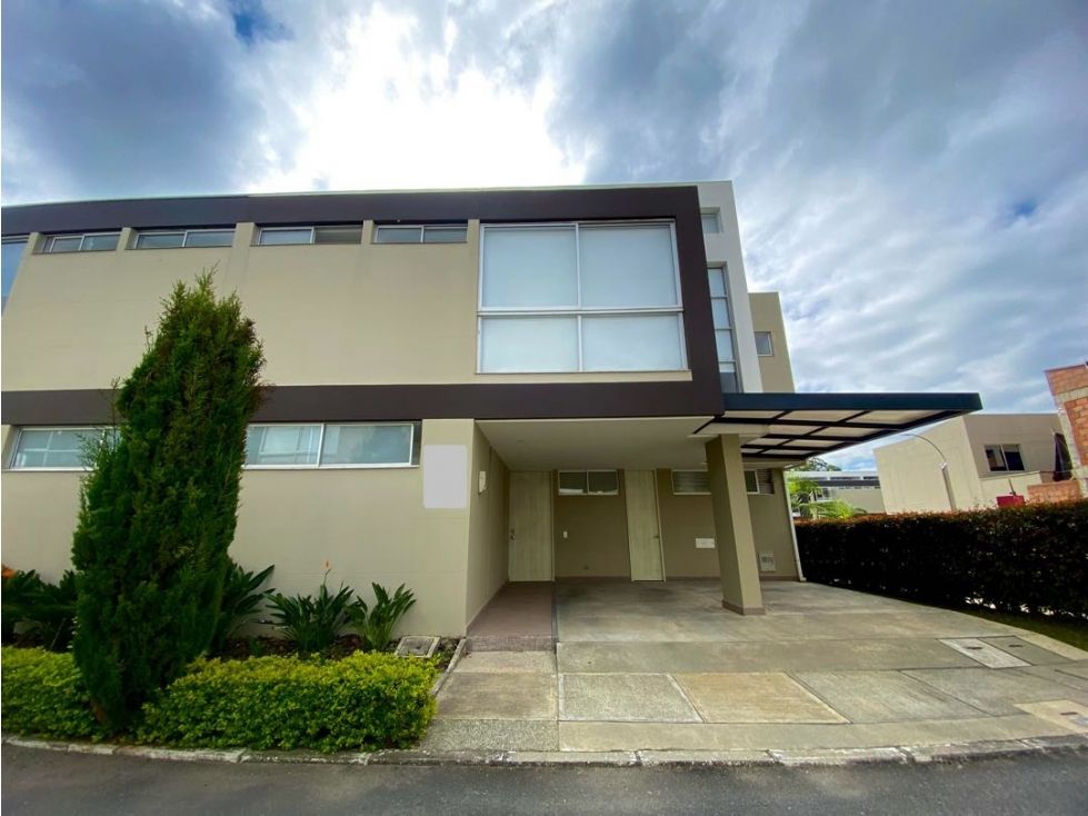 Casa en arriendo o venta Antioquia Rionegro Rionegro 167 m2 Habitaciones 3 Baños 4 Garajes 2 Precio venta $990000000 Precio arriendo $5940000