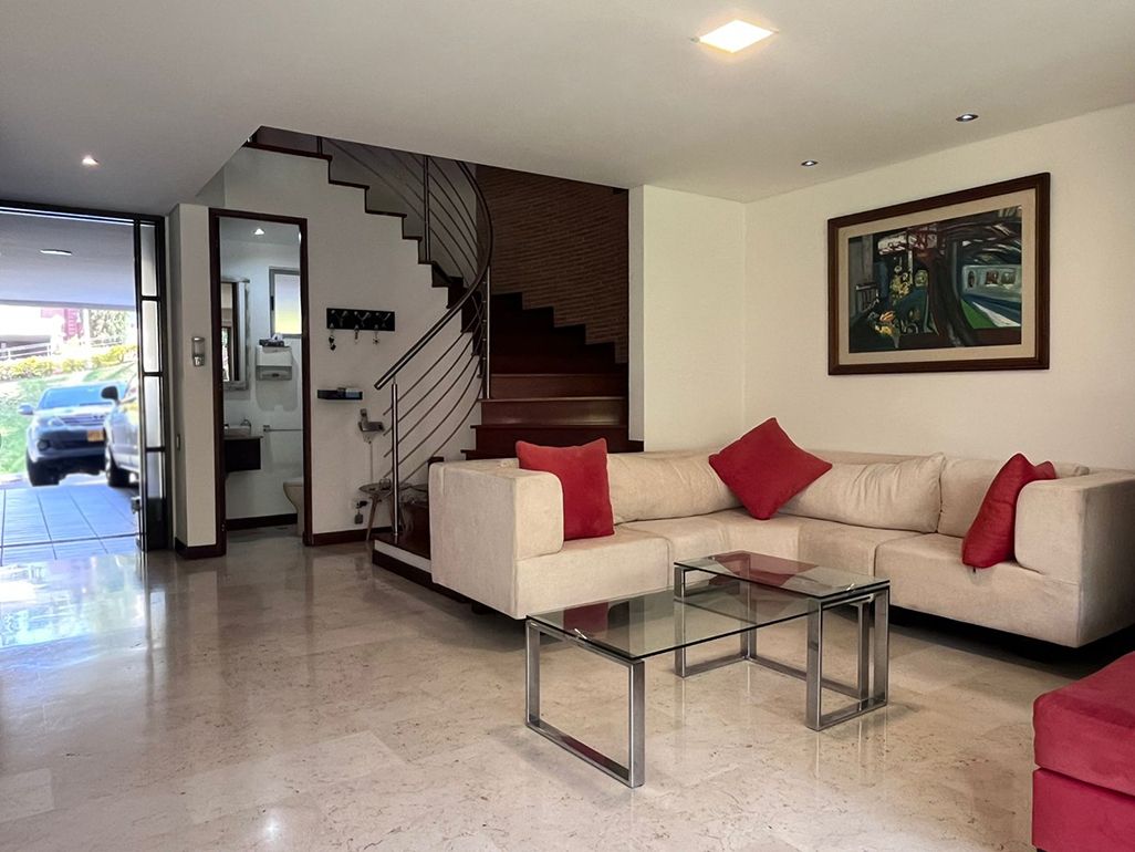 Casa en arriendo Antioquia Envigado Zúñiga 245 m2 Habitaciones 4 Baños 5 Garajes 3 Precio $10700000