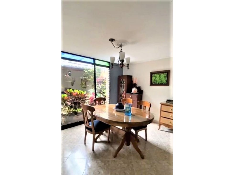 Casa en venta Antioquia Medellín Rosales 300 m2 Habitaciones 5 Baños 6 Garajes 2 Precio $1400000000