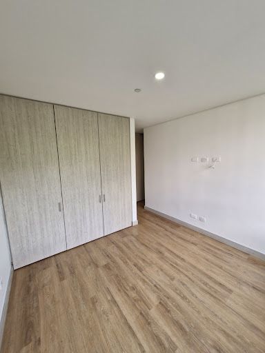 Apartamento en arriendo Antioquia Medellín Castropol 128 m2 Habitaciones 3 Baños 5 Garajes 2 Precio $6300000