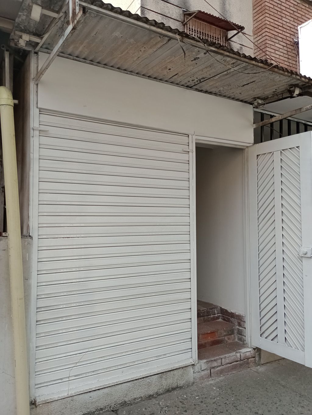 Local en arriendo Valle Del Cauca Cali Los Alcázares 20 m2 Habitaciones 0 Baños 0 Garajes 0 Precio $700000