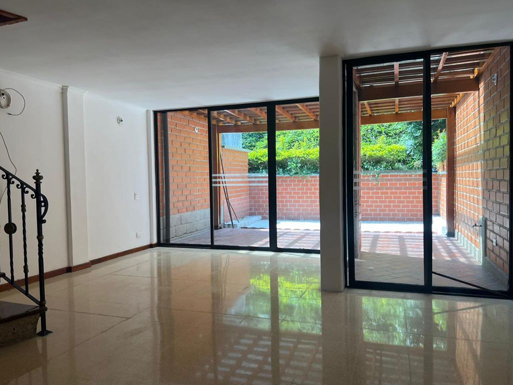 Casa en arriendo Antioquia Envigado El Esmeraldal 130 m2 Habitaciones 3 Baños 3 Garajes 2 Precio $4950000