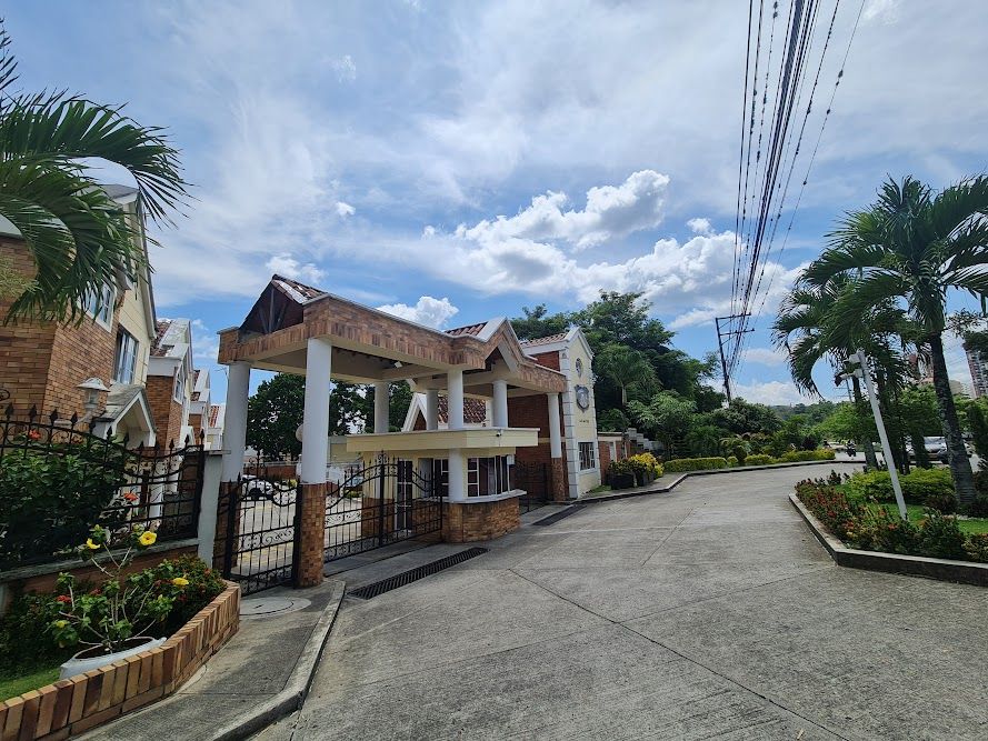 Casa en venta Santander Floridablanca Br Cañaveral De La Riviera 280 m2 Habitaciones 4 Baños 4 Garajes 2 Precio $850000000