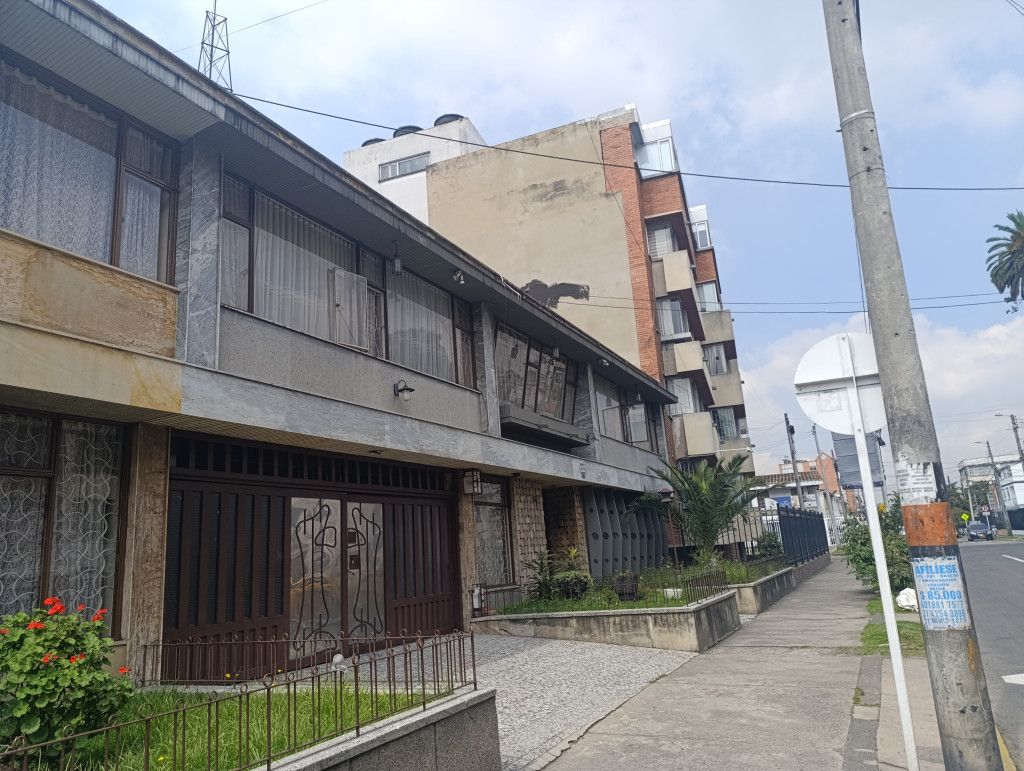 Casa en venta Cundinamarca Bogotá Sears 301 m2 Habitaciones 5 Baños 6 Garajes 2 Precio $1995000000