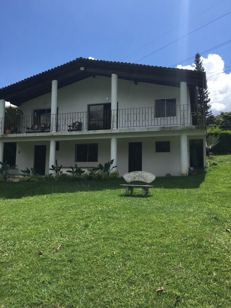 Finca en venta Antioquia Copacabana San Francisco 200 m2 Habitaciones 3 Baños 3 Garajes 2 Precio $1700000000