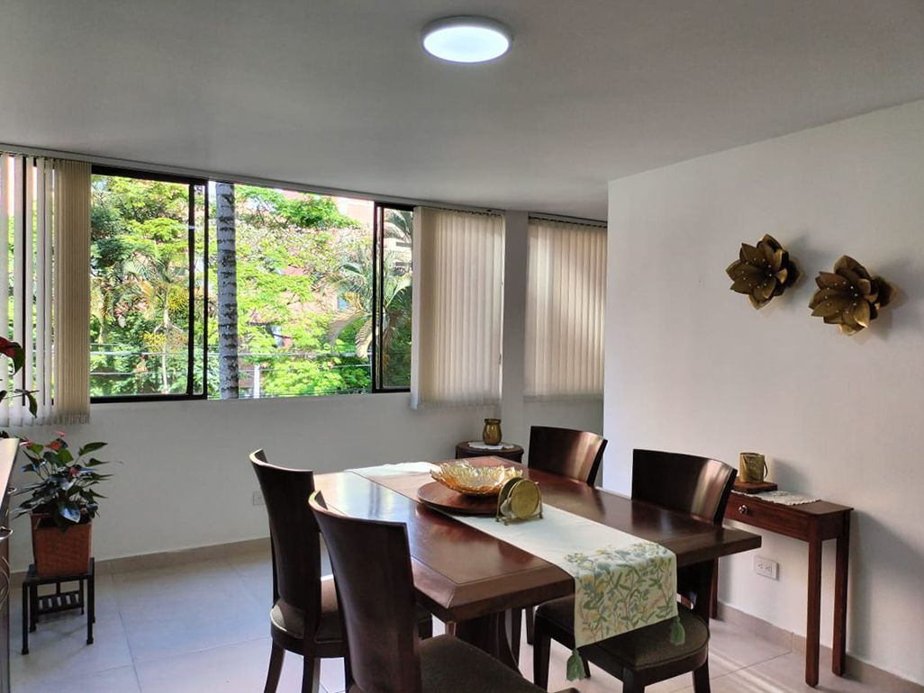 Apartamento en venta Antioquia Envigado Jardines 140 m2 Habitaciones 4 Baños 2 Garajes 1 Precio $840000000