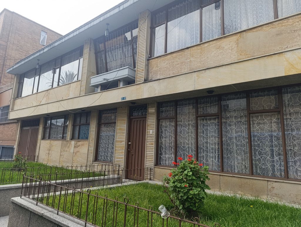 Casa en venta Cundinamarca Bogotá Sears 301 m2 Habitaciones 3 Baños 3 Garajes 2 Precio $1350000000