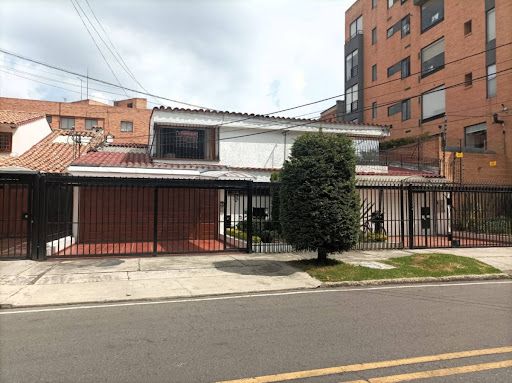 Casa en arriendo Cundinamarca Bogotá San Patricio 390 m2 Habitaciones 3 Baños 4 Garajes 2 Precio $14728000