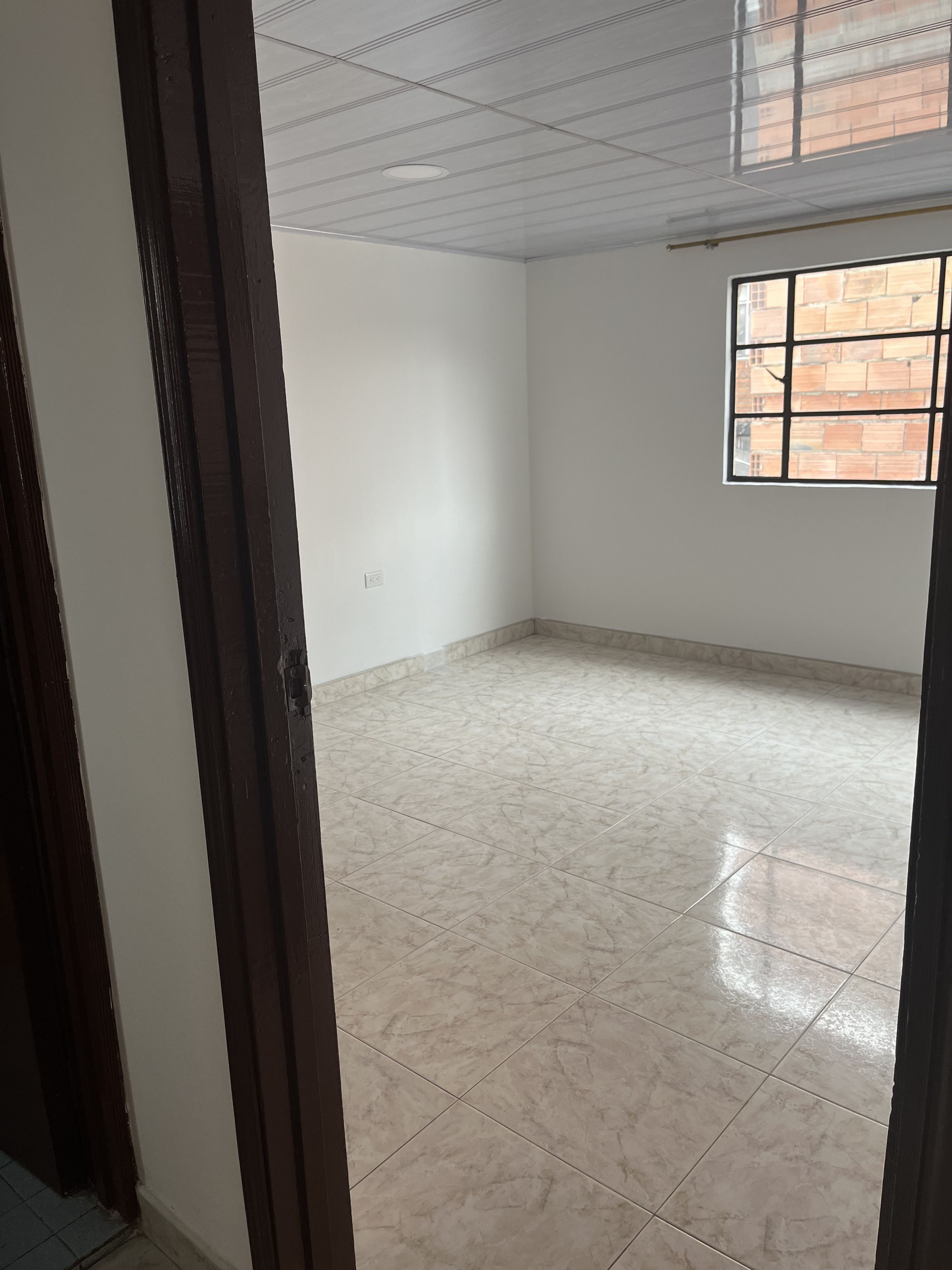 Casa en venta Cundinamarca Bogotá Comuneros 480 m2 Habitaciones 6 Baños 4 Garajes 2 Precio $950000000