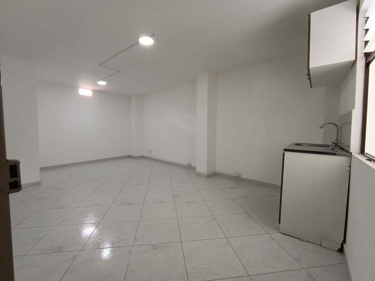 Oficina en arriendo Antioquia Medellín Suramericana 28 m2 Habitaciones 0 Baños 1 Garajes 0 Precio $1400000