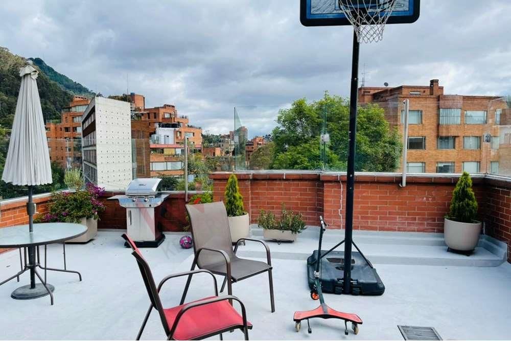 Apartamento en arriendo Cundinamarca Bogotá Los Rosales 262 m2 Habitaciones 3 Baños 3 Garajes 2 Precio $11000000