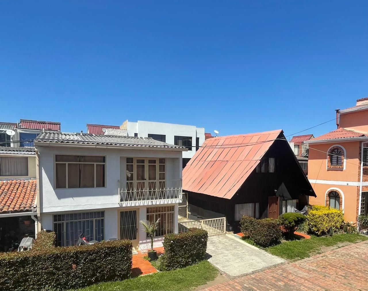 Casa en venta Cundinamarca Chía Ub Los Geranios 174 m2 Habitaciones 5 Baños 4 Garajes 2 Precio $750000000