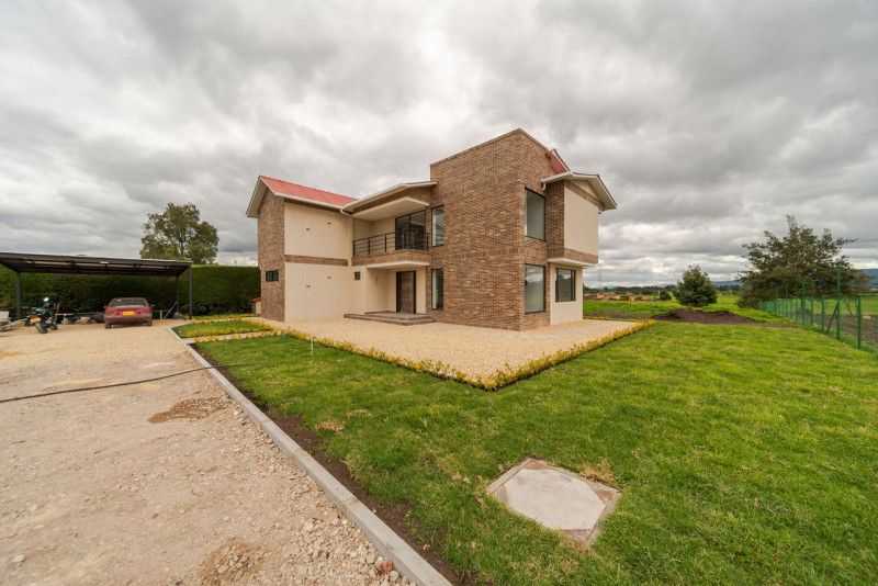 Casa en arriendo Cundinamarca Cota Cota 264 m2 Habitaciones 3 Baños 4 Garajes 2 Precio $11000000