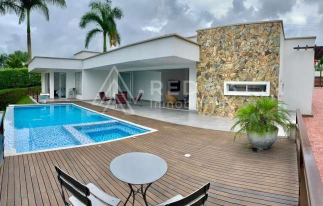 Casa en venta Risaralda Pereira Pereira 450 m2 Habitaciones 5 Baños 6 Garajes 10 Precio $2200000000
