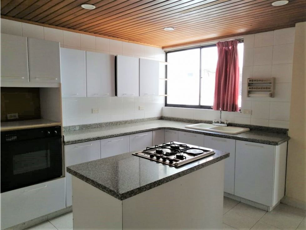 Apartamento en venta Caldas Manizales Los Laureles 170 m2 Habitaciones 4 Baños 3 Garajes 2 Precio $560000000
