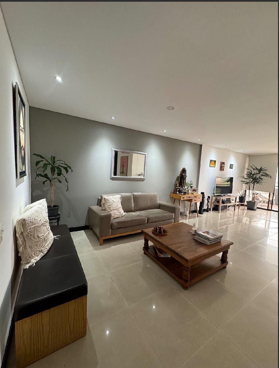 Apartamento en arriendo Valle Del Cauca Cali Aguacatal 200 m2 Habitaciones 3 Baños 4 Garajes 2 Precio $5300000