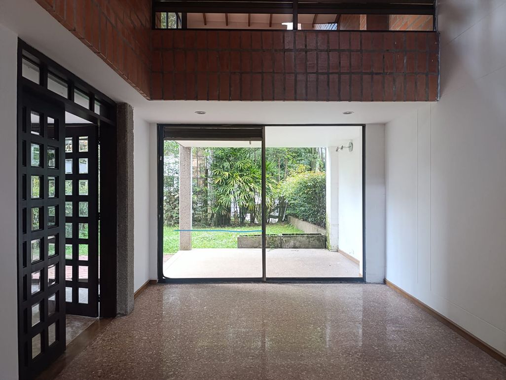 Casa en arriendo Antioquia Medellín San Lucas 263 m2 Habitaciones 3 Baños 3 Garajes 2 Precio $8000000