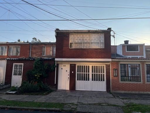 Casa en arriendo o venta Cundinamarca Bogotá Balcares 360 m2 Habitaciones 5 Baños 3 Garajes 3 Precio venta $1200000000 Precio arriendo $7500000