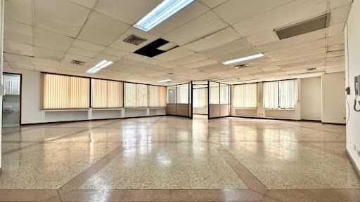 Oficina en arriendo Antioquia Medellín Patio Bonito 125 m2 Habitaciones 0 Baños 3 Garajes 2 Precio $8900000