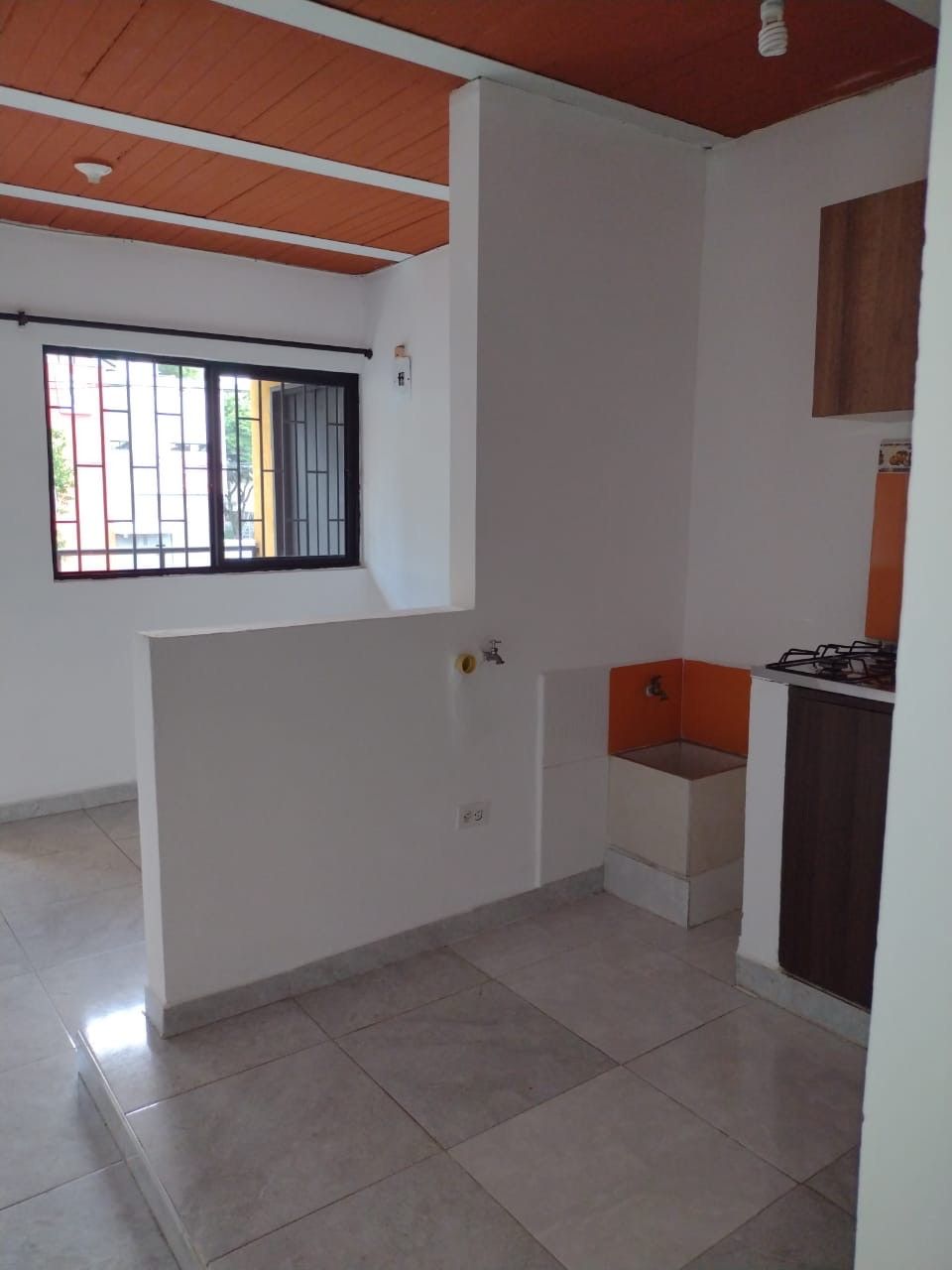 Casa en venta Valle Del Cauca Cali Ciudadela Comfandi 70 m2 Habitaciones 6 Baños 6 Garajes 1 Precio $605000000
