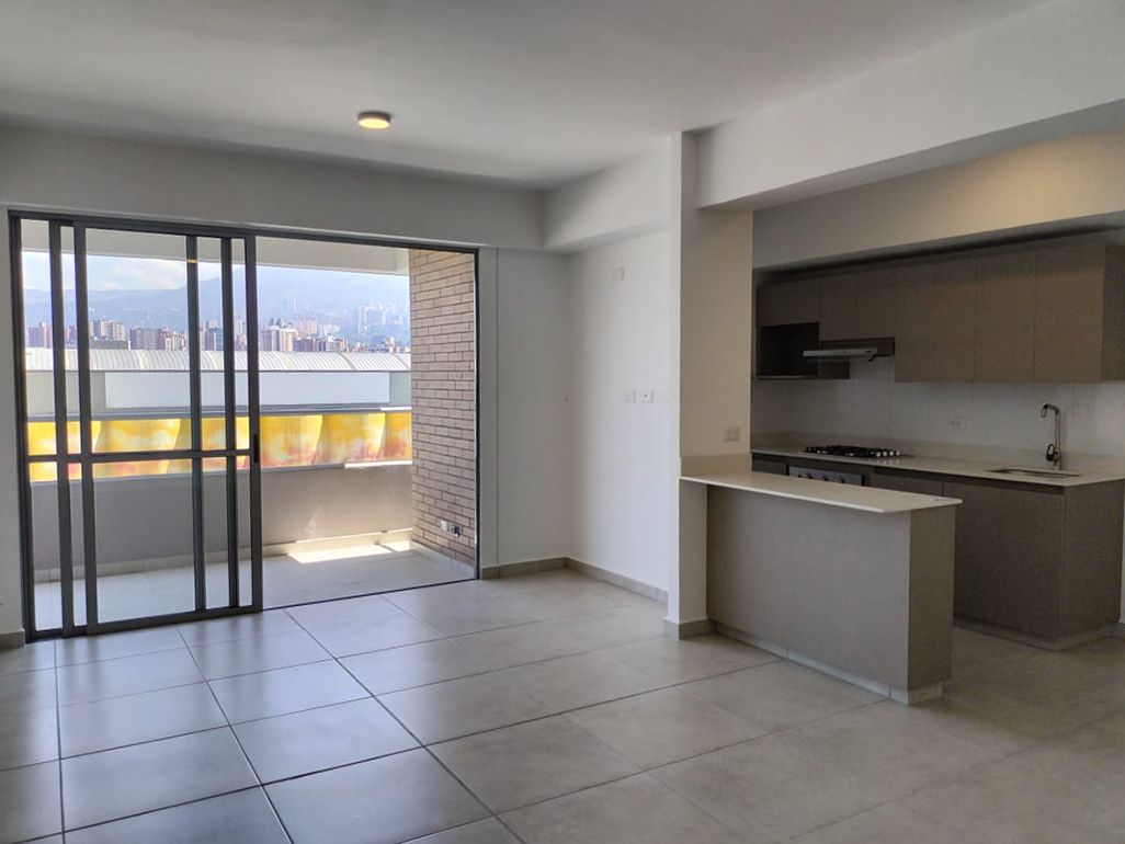 Apartamento en arriendo Antioquia Envigado Jardines 88 m2 Habitaciones 3 Baños 2 Garajes 2 Precio $3750000