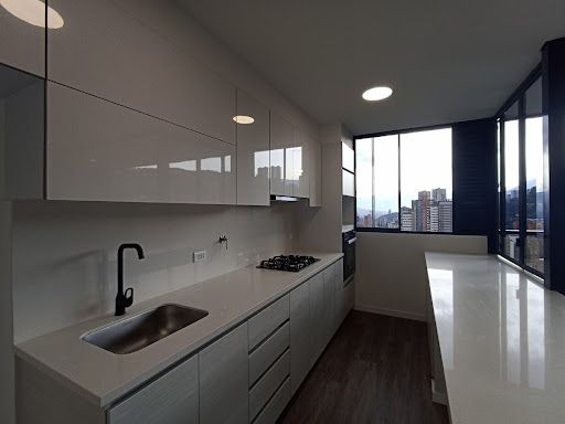 Apartamento en arriendo Antioquia Medellín La Linde 81 m2 Habitaciones 2 Baños 3 Garajes 2 Precio $6100000