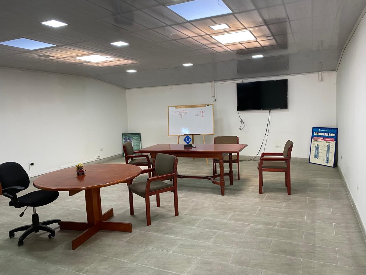 Casa en venta Cundinamarca Bogotá La Esmeralda 225 m2 Habitaciones 6 Baños 3 Garajes 3 Precio $1240000000