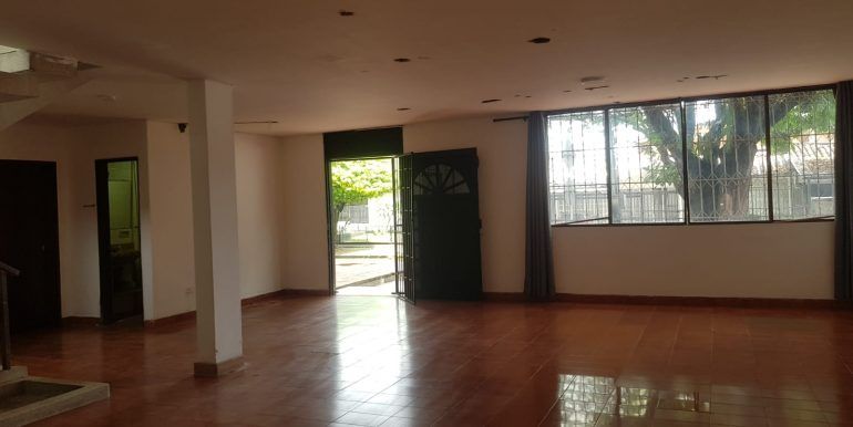 Casa en arriendo o venta Valle Del Cauca Cali La Flora 370 m2 Habitaciones 5 Baños 4 Garajes 1 Precio venta $1200000000 Precio arriendo $8500000