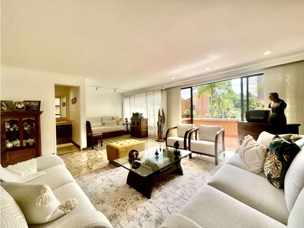 Casa en venta Antioquia Medellín Los Naranjos 283 m2 Habitaciones 3 Baños 4 Garajes 4 Precio $1600000000