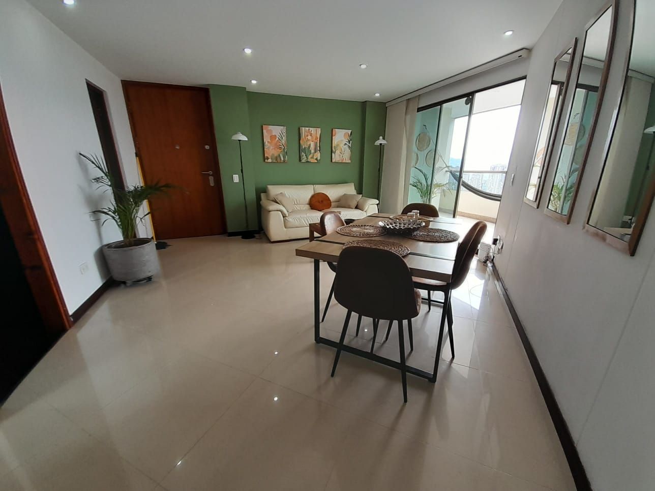 Apartamento en arriendo Antioquia Medellín Los Naranjos 90 m2 Habitaciones 3 Baños 2 Garajes 1 Precio $5600000