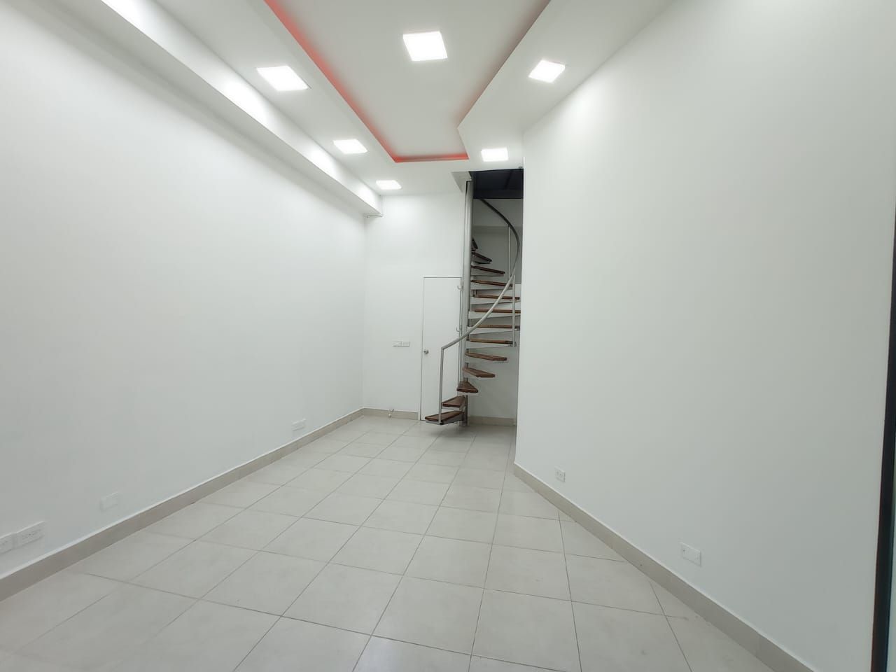 Local en arriendo Antioquia Envigado Cascuña 20 m2 Habitaciones 0 Baños 1 Garajes 0 Precio $3400000