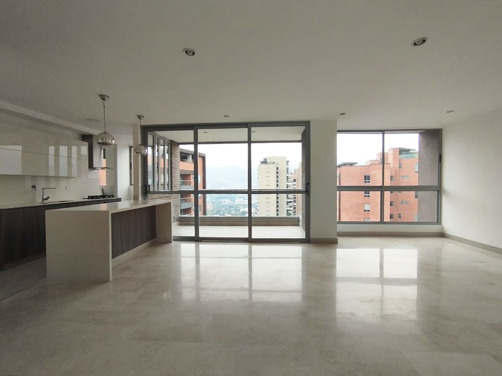 Apartamento en arriendo Antioquia Medellín La Linde 130 m2 Habitaciones 3 Baños 4 Garajes 2 Precio $8700000