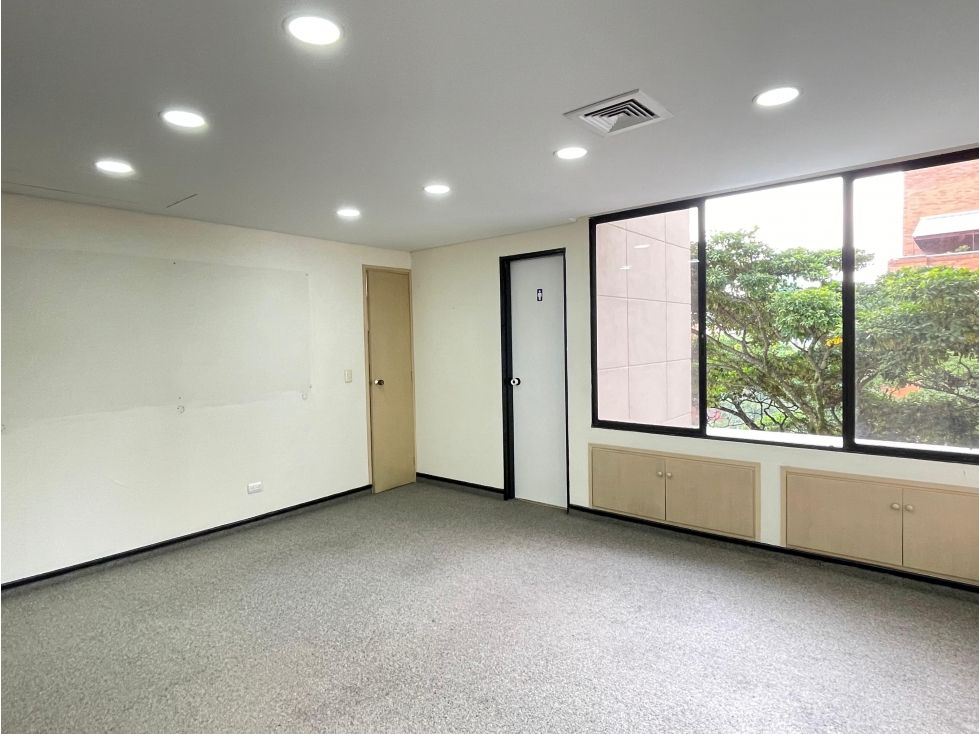 Oficina en arriendo Antioquia Medellín Alejandria 93 m2 Habitaciones 0 Baños 2 Garajes 2 Precio $7200000
