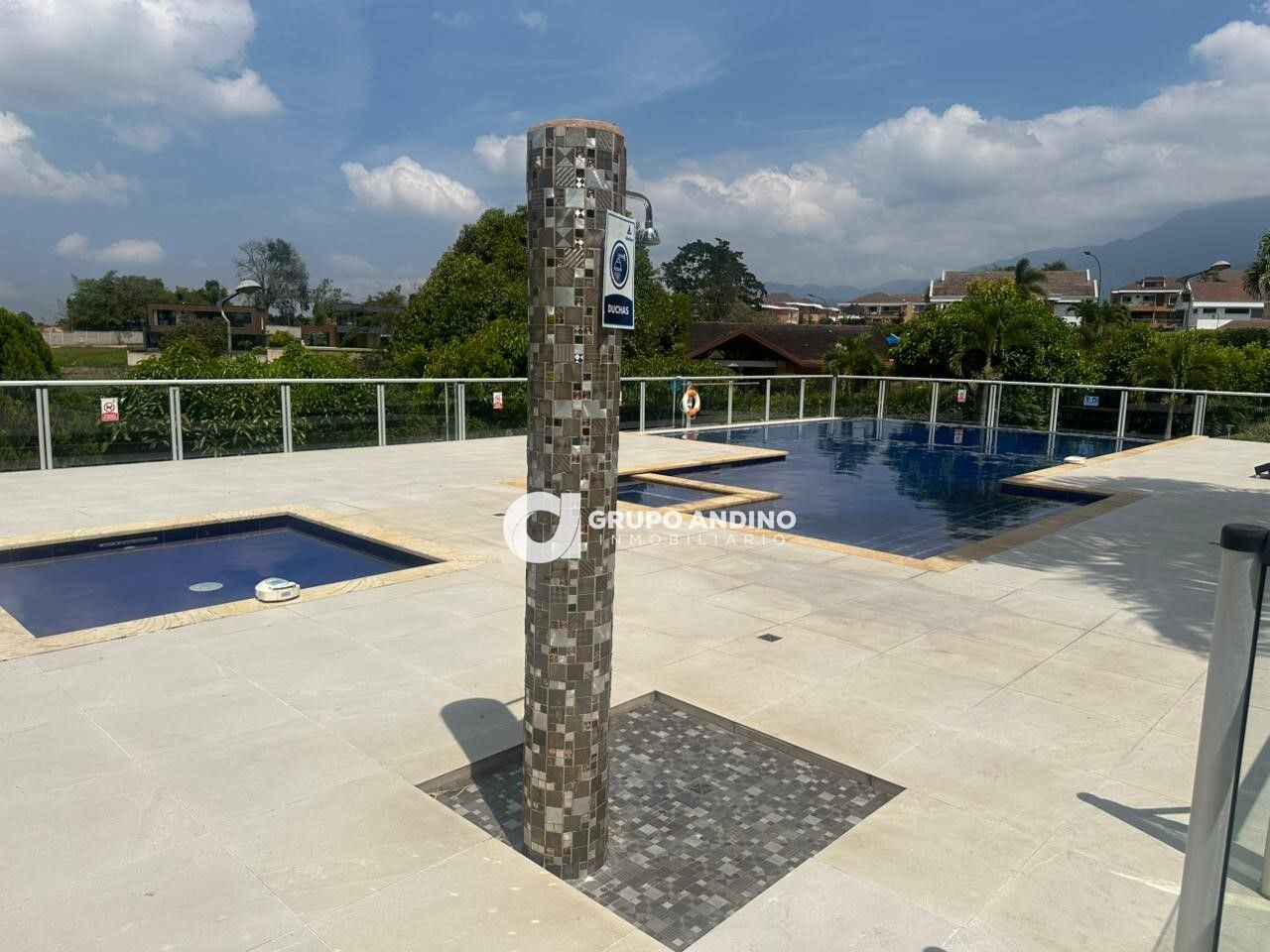 Casa en venta Santander Piedecuesta Ub Bariloche Et Ii 620 m2 Habitaciones 6 Baños 6 Garajes 3 Precio $2900000000