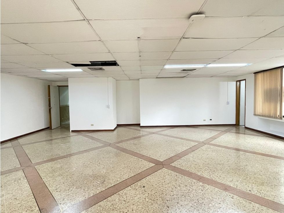 Oficina en arriendo Antioquia Medellín Alejandria 125 m2 Habitaciones 0 Baños 3 Garajes 2 Precio $8700000