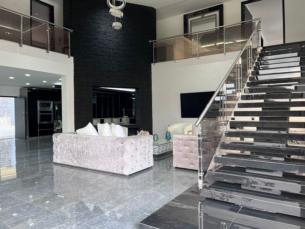 Casa en arriendo o venta Antioquia Envigado Las Palmas 800 m2 Habitaciones 6 Baños 6 Garajes 6 Precio venta $5500000000 Precio arriendo $30600000
