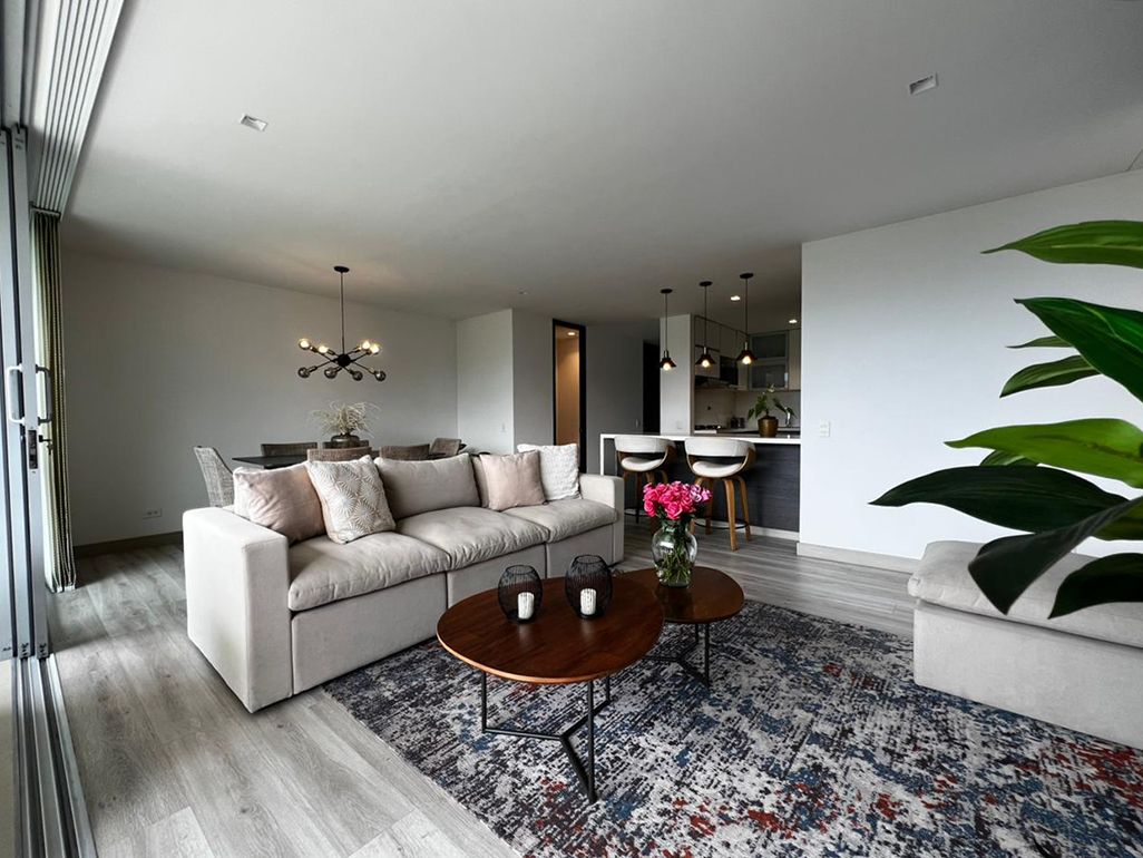 Apartamento en arriendo Antioquia Medellín El Castillo 120 m2 Habitaciones 3 Baños 4 Garajes 2 Precio $9050000