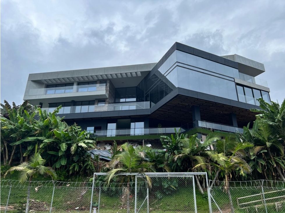 Finca en venta Antioquia Guatape Guatape 1000 m2 Habitaciones 10 Baños 10 Garajes 15 Precio $6500000000