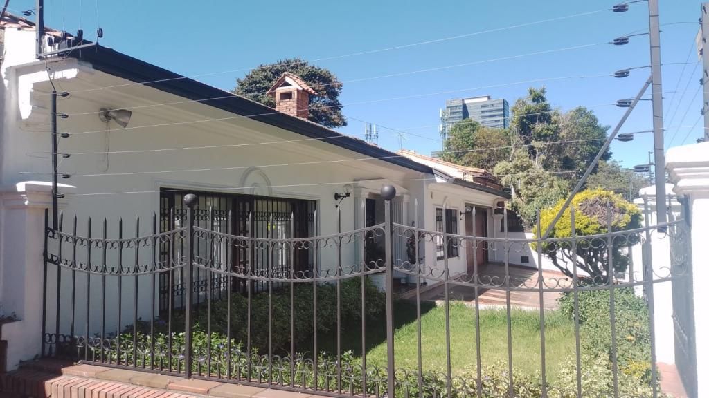 Casa en arriendo Cundinamarca Bogotá Santa Barbara Alta 442 m2 Habitaciones 3 Baños 5 Garajes 6 Precio $17000000