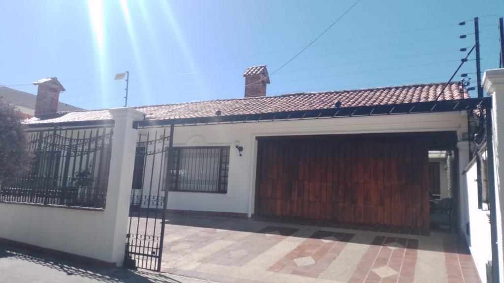 Casa en venta Cundinamarca Bogotá Santa Barbara Alta 442 m2 Habitaciones 3 Baños 5 Garajes 6 Precio $3400000000