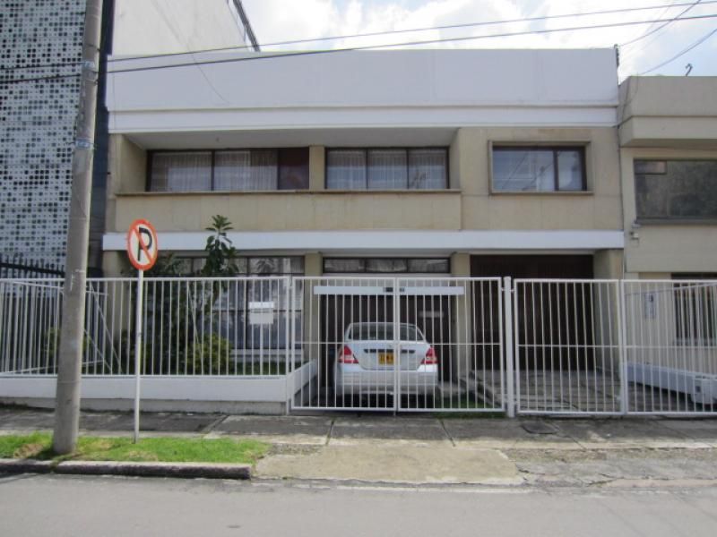 Casa en arriendo Cundinamarca Bogotá La Castellana 250 m2 Habitaciones 4 Baños 4 Garajes 3 Precio $7950000