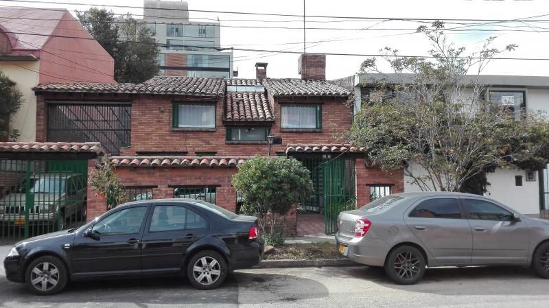 Casa en venta Cundinamarca Bogotá Santa Ana Occidental 325 m2 Habitaciones 4 Baños 3 Garajes 4 Precio $2050000000