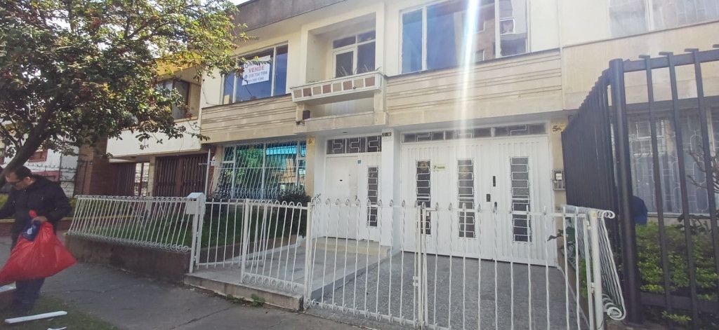 Casa en arriendo Cundinamarca Bogotá Quinta Paredes 240 m2 Habitaciones 5 Baños 4 Garajes 1 Precio $8500000