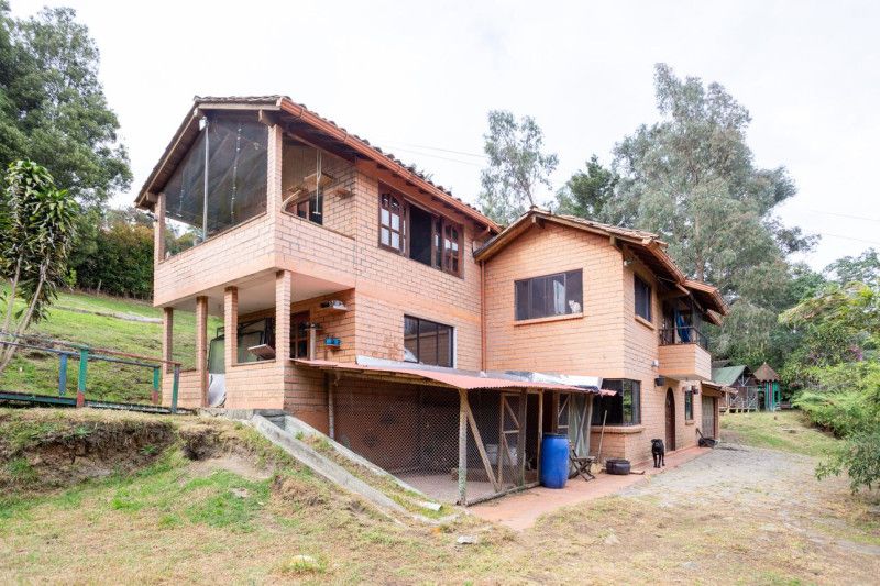 Casa en venta Antioquia Envigado Envigado 382 m2 Habitaciones 5 Baños 4 Garajes 6 Precio $1950000000