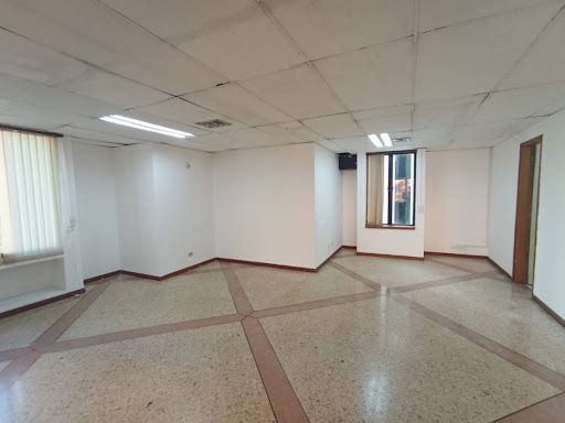 Oficina en arriendo Antioquia Medellín Patio Bonito 125 m2 Habitaciones 0 Baños 3 Garajes 2 Precio $7300000