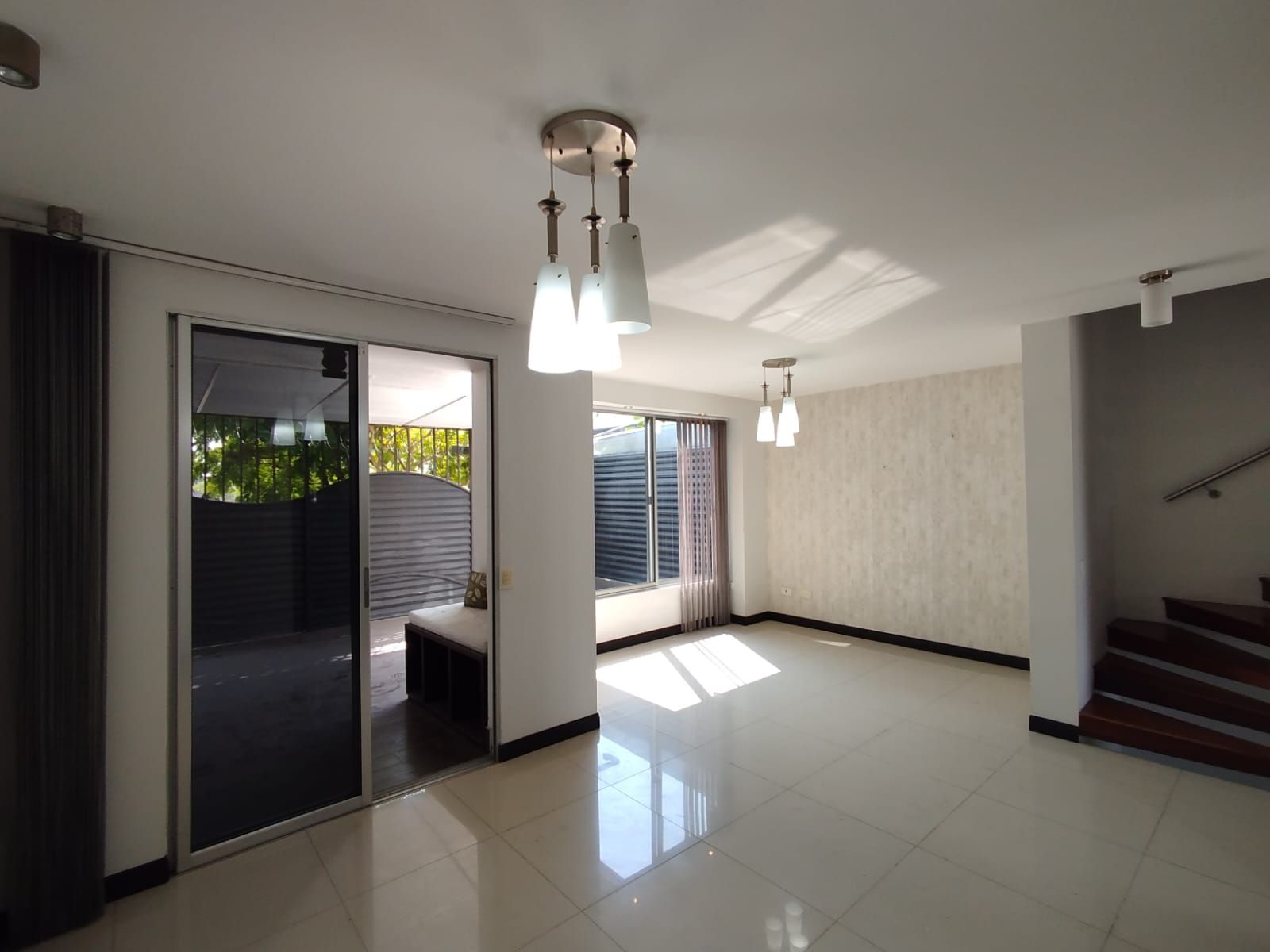 Casa en arriendo Risaralda Pereira Pinares De San Martin 220 m2 Habitaciones 3 Baños 3 Garajes 2 Precio $4100000